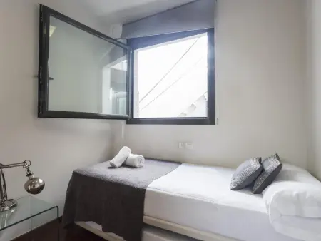 Appartement Moderne avec Terrasse et Piscine proche Parc Güell, Barcelone - Photo 16