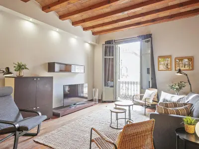 Appartement à Barcelone, Appartement lumineux rénové à Gràcia avec 2 balcons et équipements idéaux pour les familles - L1000170