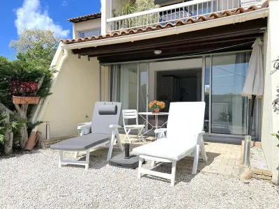 Appartement à Bormes les Mimosas, Studio 4 Couchages avec Jardin et Piscine à Bormes-les-Mimosas - L1000465