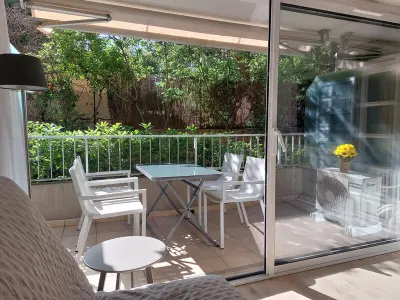 Appartement à Saint Raphaël, Studio Climatisé Idéal: Plage et Centre-Ville à Pied, WIFI Gratuit - L1000467