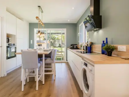 Maison rénovée 2023 à 300m de la mer avec terrasse, jardin clos, clim et wifi - Photo 2