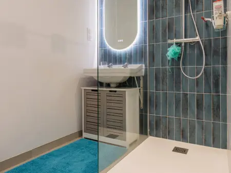 Maison rénovée 2023 à 300m de la mer avec terrasse, jardin clos, clim et wifi - Photo 9