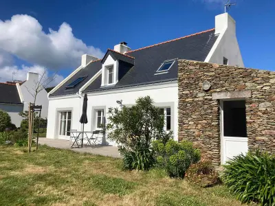 Maison à Locmaria, Maison récente décorée avec goût, à 1000m de la plage, jardin, 4 chambres, proche de la mer - L1001371