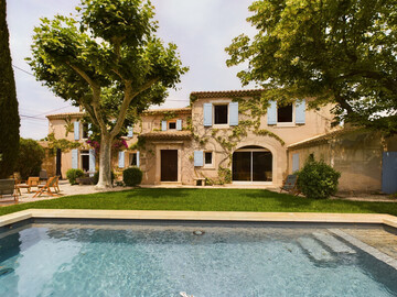 Location Maison à Mouriès,Mas Rénové à Mouriès avec Piscine, 4 Chambres et Jardin Provençal FR-1-599-103 N°1001402