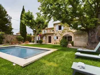 Casa a Mouriès,Mas Rénové à Mouriès avec Piscine, 4 Chambres et Jardin Provençal FR-1-599-103 N°1001402