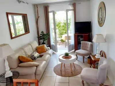 Appartement à Amélie les Bains Palalda, Appartement F2 ensoleillé avec terrasse et parking, proche des Thermes et centre-ville - L1001426