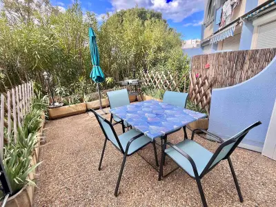 Appartement à Le Grau du Roi, Studio 4 Personnes avec Piscine et Terrasse près de la Plage au Grau-du-Roi - L1001437