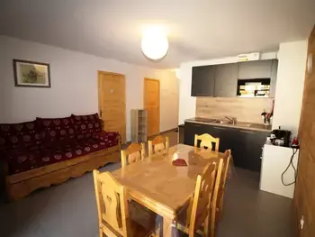 Appartement à Auris,Confortable T3 à 50m des pistes avec piscine et parking gratuits FR-1-297-338 N°1001558