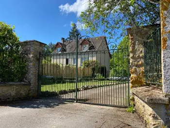 Casa rural en La Chartre sur le Loir,Grande Maison en Bord de l'Eau avec Jardin - 6 Chambres, Proche Commerces FR-1-410-442 N°1001561