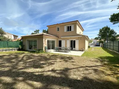 Villa à La Palmyre, Villa 6 chambres à La Palmyre, proche plage et commerces, jardin, terrasse, BBQ, WIFI – 10 pers. - L1001571