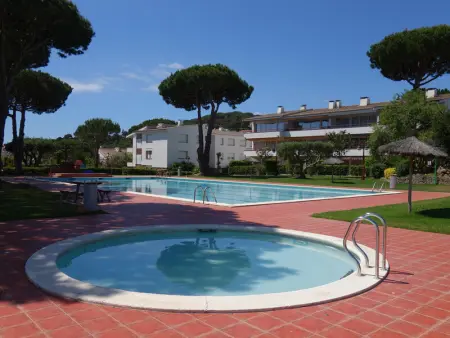 Appartement à Calella de Palafrugell, Duplex Confortable à Palafrugell : Piscine, Jardin et Terrasses à Proximité des Plages - L1001793