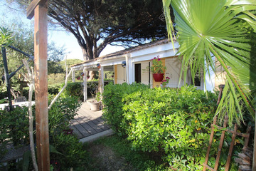 Location Chalet à Gassin,PARC OASIS Chalet pour 6 personnes dans un coin de verdure au Golfe de St-Tropez 1233821 N°1002117