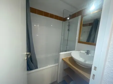 Studio cosy avec balcon, proche pistes et commerces, accès piscine, parfait pour 4 personnes - Photo 6