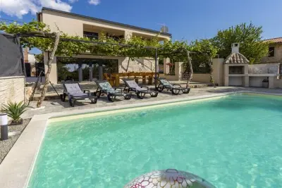 Maison à Zminj, 451124 - L1002812