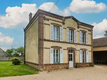 Gîte in Crucey Villages,Maison de Charme à la Campagne avec Jardin, Billard, Baby-foot et Terrasse en Teck FR-1-581-135 N°1002889