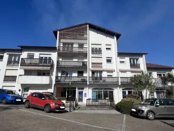 Appartement à Cambo les Bains,Charmant T2 au calme avec terrasse, parking et accès internet à Cambo-les-Bains FR-1-495-11 N°1003165