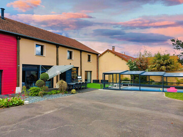 Location Gîte in Le Coudray,Maison Moderne avec Piscine Chauffée, Salle de Cinéma, et Activités pour Familles près de Chartres FR-1-581-136 N°1003178