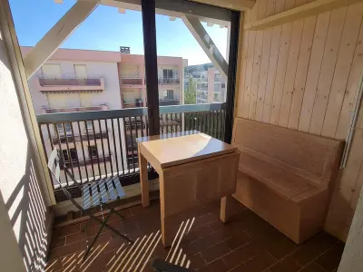 Appartement à Sainte Maxime, Charmant studio à Sainte-Maxime avec piscine, balcon et parking, proche commerces et plages. - L1003191