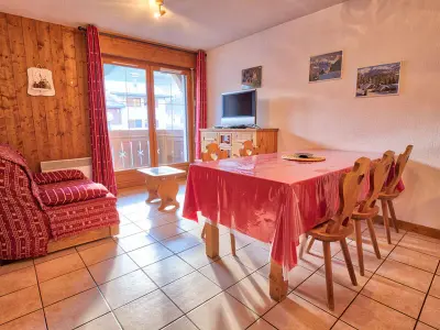 Appartement à Notre Dame de Bellecombe, Appartement typique au pied des pistes avec balcon, Wi-Fi, parking - L1003339