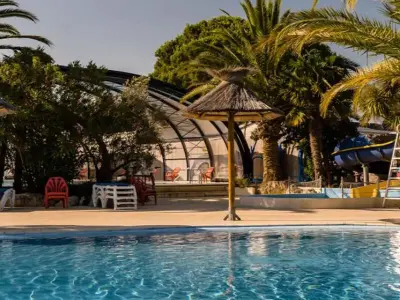 Maison à Saint Georges d'Oléron, Chalet de Luxe au Calme avec Piscines Chauffées, Clim et Prestations Haut de Gamme - L1003358