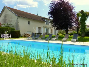 Gite à Le Mayet de Montagne,Grande maison contemporaine avec piscine privée, proche lac, randonnées et activités de loisirs FR-1-489-134 N°1003497