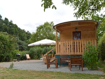 Location Gite à Mouhers,**Roulotte cosy avec piscine, pétanque et jardin près de la maison de George Sand** FR-1-591-77 N°1003504