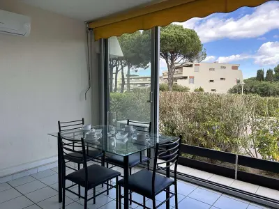 Appartement à Port Camargue, Studio climatisé à Port Camargue - 4 couchages, terrasse, piscine, parking, proche plage - L1003605