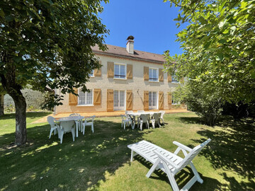 Location Agriturismo a Thèze,Maison spacieuse avec grand jardin clos, proche de Pau, 4 chambres, tout confort, animaux acceptés FR-1-384-57 N°1003656