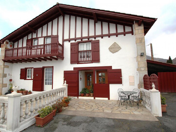 Location Gite in Sare,Charmant Gîte à Sare avec Terrasse, Jardin, Wifi et Draps Inclus FR-1-384-618 N°1003664