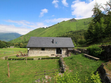 Location Gîte in Accous,Grange restaurée avec terrasse et jardin, idéal pour déconnexion FR-1-384-84 N°1003675