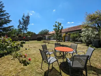 Gîte in Chasseneuil sur Bonnieure,Charmant Gîte en Charente : Jardin Clos, Terrasse, Accès Internet, Ambiance Champêtre FR-1-653-255 N°1003715