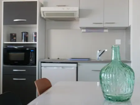 Appartement T2 avec terrasse, parking et à proximité des commodités à Saint-Gilles-Croix-de-Vie - Photo 2