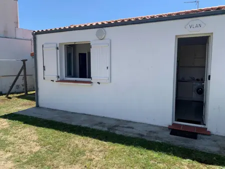 Maison à Saint Hilaire de Riez, Petite maison calme à 350m de la plage, proche commerces, cour, parking, ménage inclus - L1003788