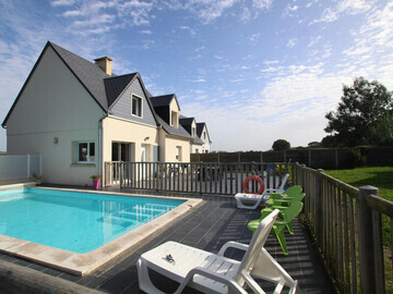 Location Gite à Jullouville,Maison avec piscine chauffée, terrasse et superbe vue près de la plage à Jullouville FR-1-362-778 N°1004043