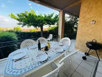 Appartement à Lumio,Appartement RDC à 80m de la plage, 2 pièces, 4 couchages, terrasse avec accès mer, parking gratuit FR-1-63-362 N°1004061