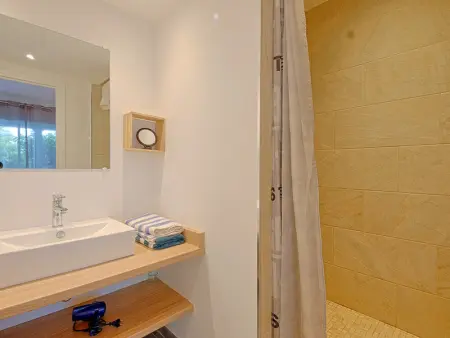 Appartement bord de mer avec climatisation, piscine et parking - Photo 7