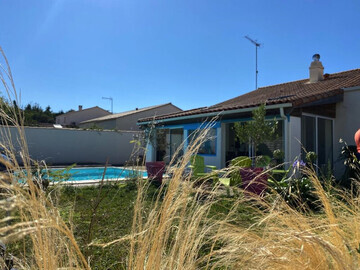 Location Maison à Longeville sur Mer,Maison avec piscine privée, près de la plage, à Longeville-sur-Mer FR-1-336-157 N°1004109