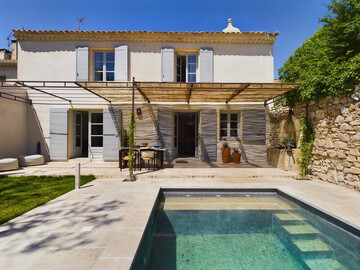 Location Maison à Mouriès,Maison de village rénovée avec jardin et bassin à Mouriès, idéale pour 6 personnes FR-1-599-107 N°1004321