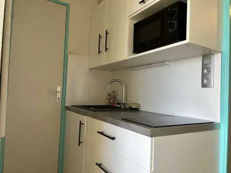 Charmant 2 Pièces avec Piscine, Parking Privé à 10 min de la Plage - Saint Pierre La Mer - Photo 5