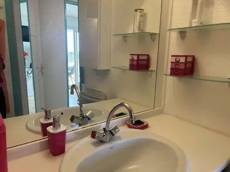 Charmant 2 Pièces avec Piscine, Parking Privé à 10 min de la Plage - Saint Pierre La Mer - Photo 7