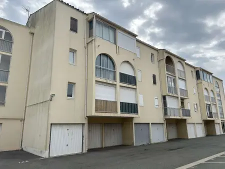 Charmant 2 Pièces avec Piscine, Parking Privé à 10 min de la Plage - Saint Pierre La Mer - Photo 12