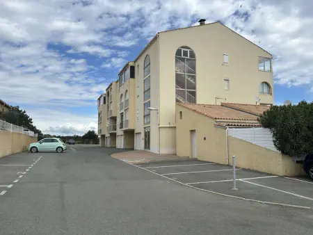 Charmant 2 Pièces avec Piscine, Parking Privé à 10 min de la Plage - Saint Pierre La Mer - Photo 13