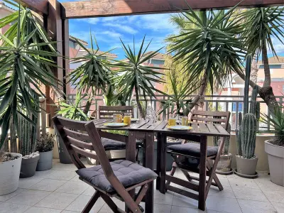 Appartement à Le Lavandou, Appartement Duplex 100m Plage, Terrasse, Parking, 4 Couchages - Le Lavandou - L1004405