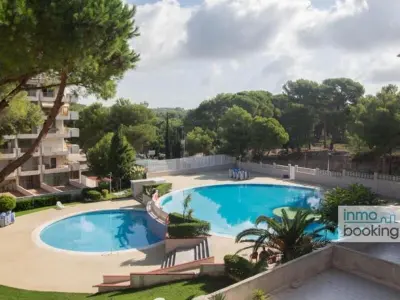 Appartement à Salou, Appartement familial proche plage avec piscine et climatisation à Salou - L1004988