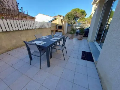 Maison à Le Grau d'Agde, Maison T3 Climatisée à 150m de la Plage avec Terrasse et Parking, Tout à Pied! - L1004995