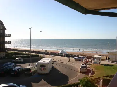 Appartement à Cabourg, Appartement 3 pièces en front de mer avec balcons, à Cabourg, proche centre-ville. - L1005086