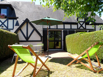 Location Appartamento a Cabourg,Charmant Cottage Normand avec Jardin, Proche Hippodrome, Piscine Chauffée et Tennis, Parking Privé FR-1-487-288 N°1005099