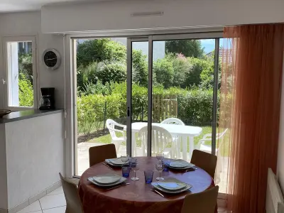 Appartement à Cabourg, Cabourg : Studio Rez-de-Jardin Proche Plage, Animaux Acceptés, TV, Wi-Fi Optionnel - L1005140