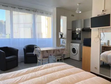 Appartement à Balaruc les Bains, Studio cosy proche des thermes et de l'étang de Thau avec Wi-Fi et parc verdoyant - L1005144