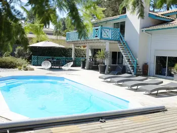 Villa en Seignosse,Spacieuse villa au golf avec piscine privée, parking, et services de conciergerie FR-1-791-23 N°1005165